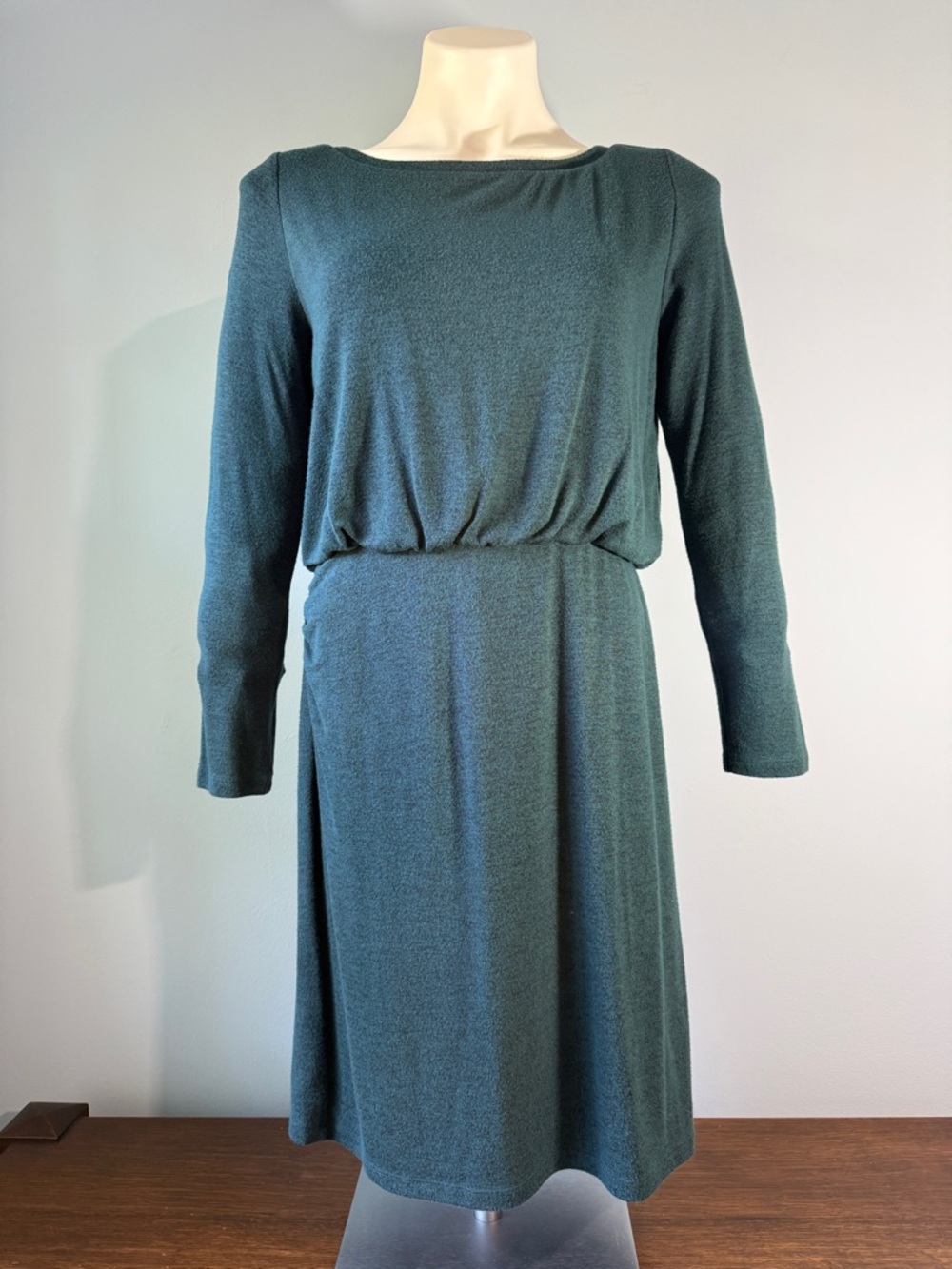 Ann Taylor Loft size medium petite long sleeve knit dress